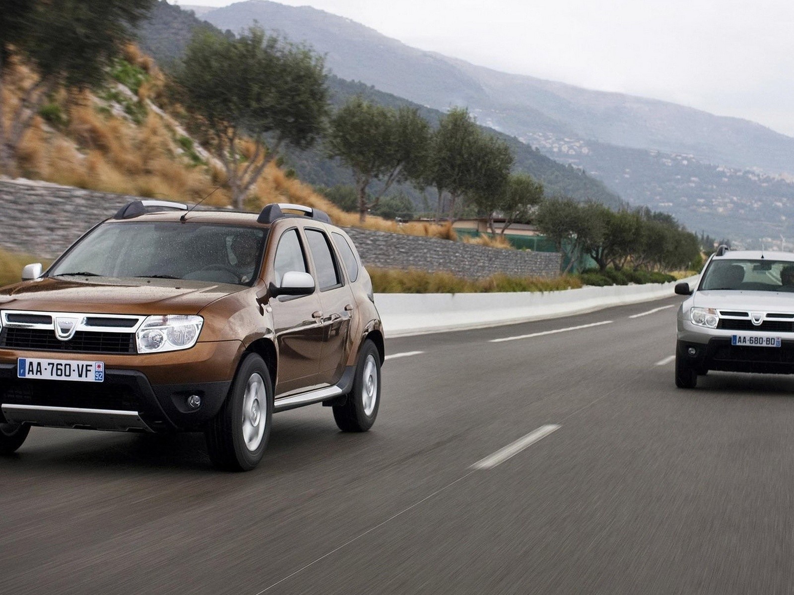 Красивый автомобиль Renault Duster в Москве