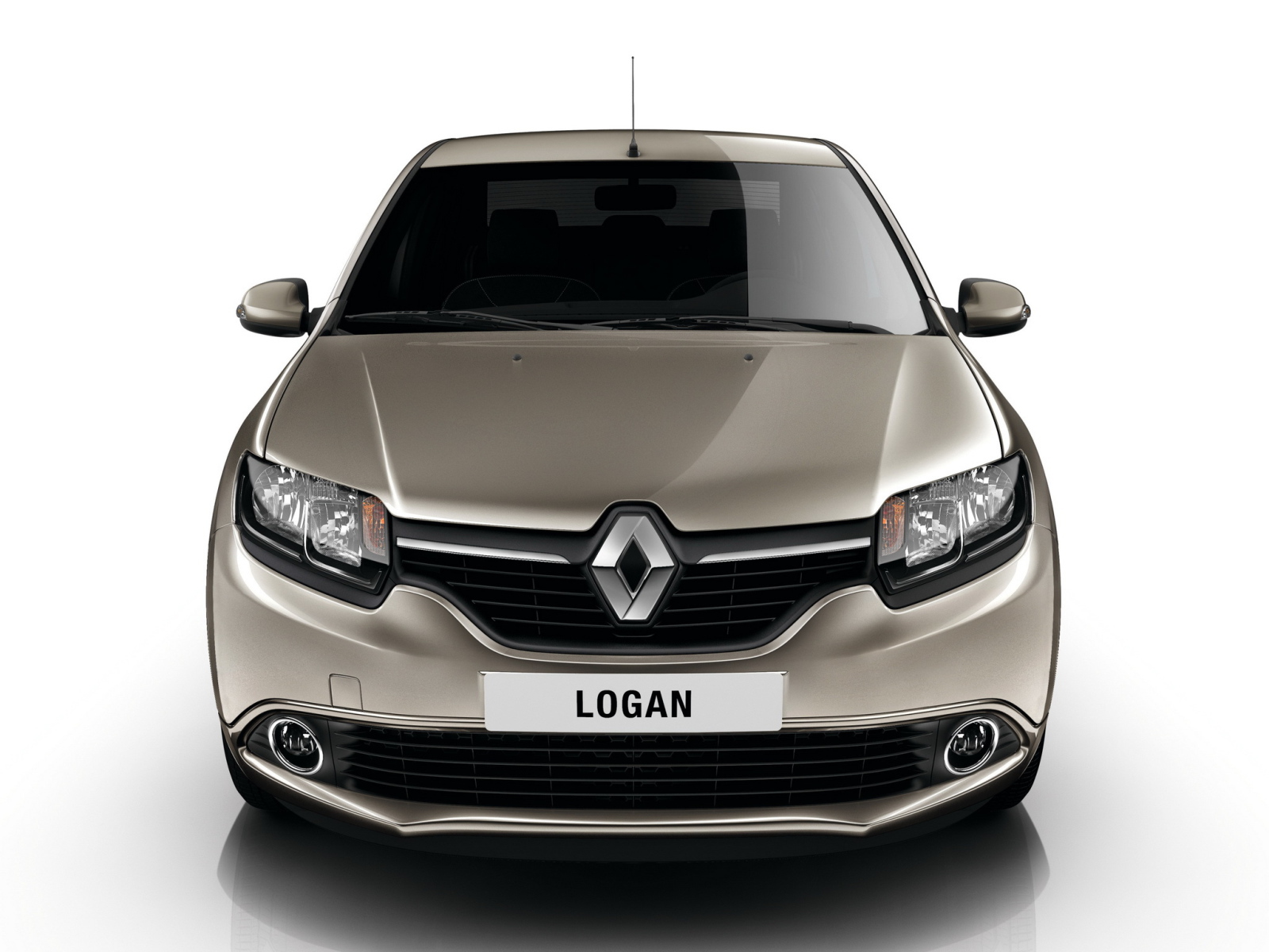 Красивый автомобиль Renault Logan в Москве