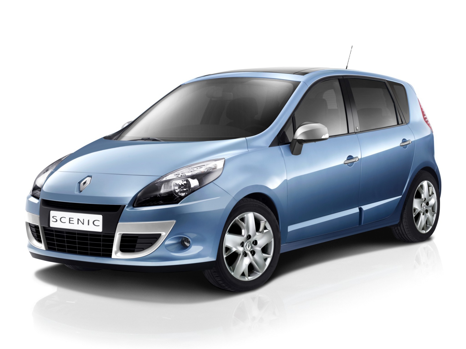 Красивый автомобиль Renault Scenic