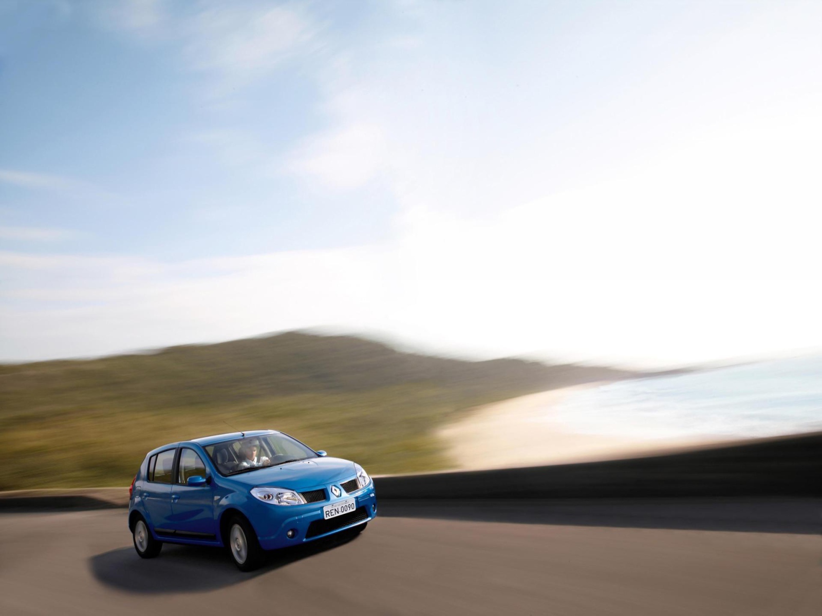 Автомобиль марки Renault модели Sandero