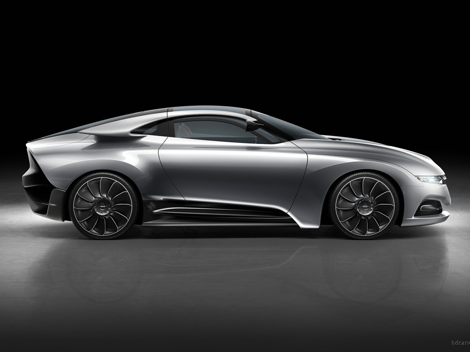 Новый автомобиль Saab 9000