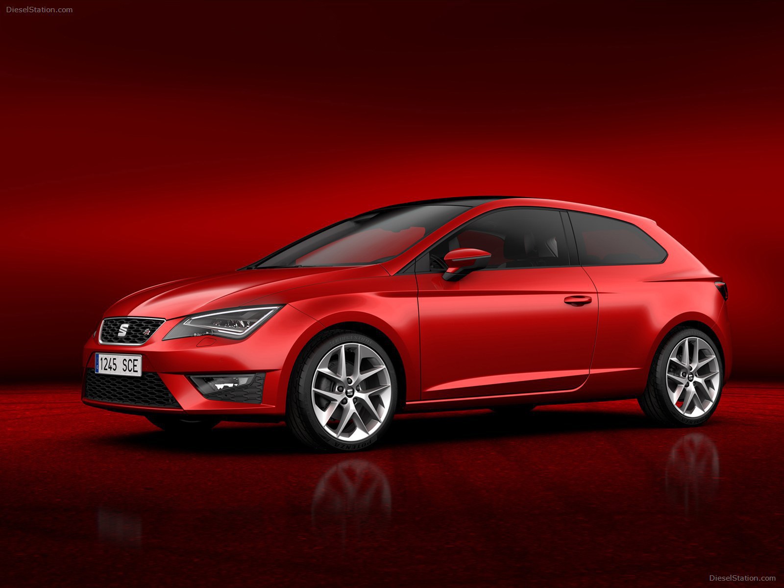 Красивый автомобиль Seat Leon 2014 в Москве