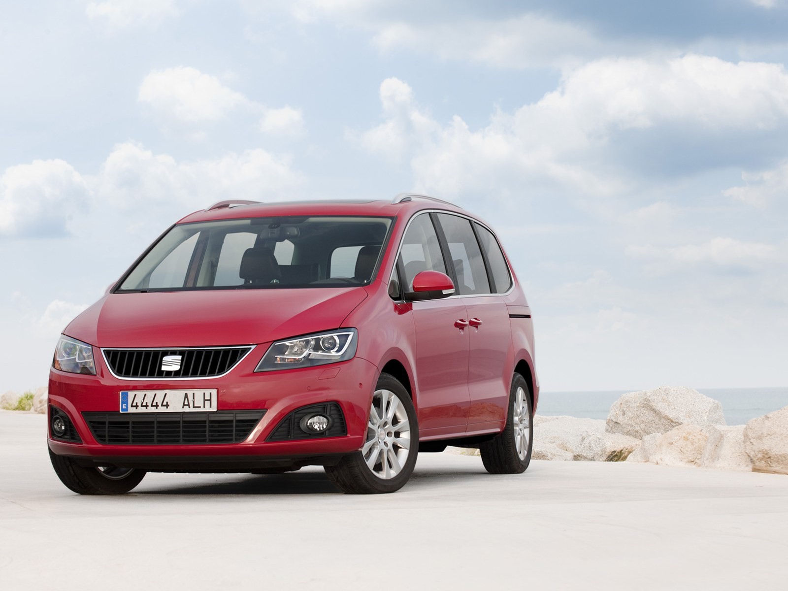 Автомобиль марки Seat модели Alhambra