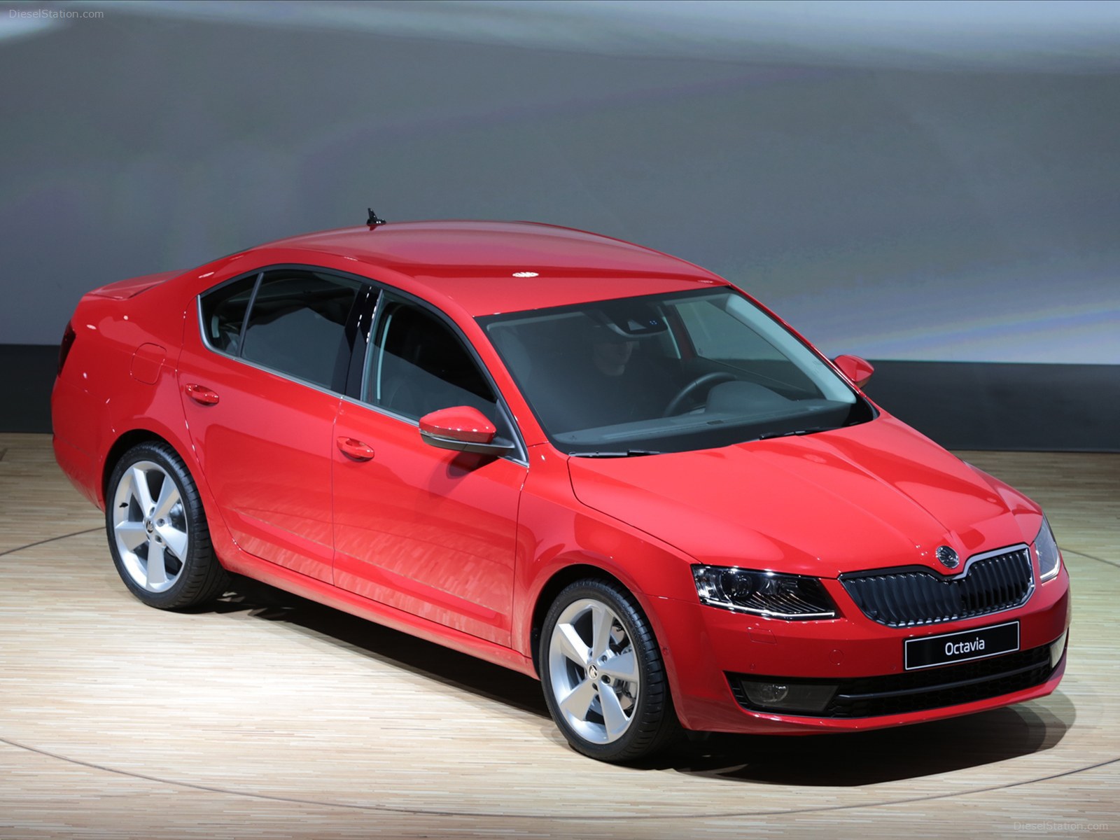 Красивый автомобиль Skoda Octavia 2013 в Москве