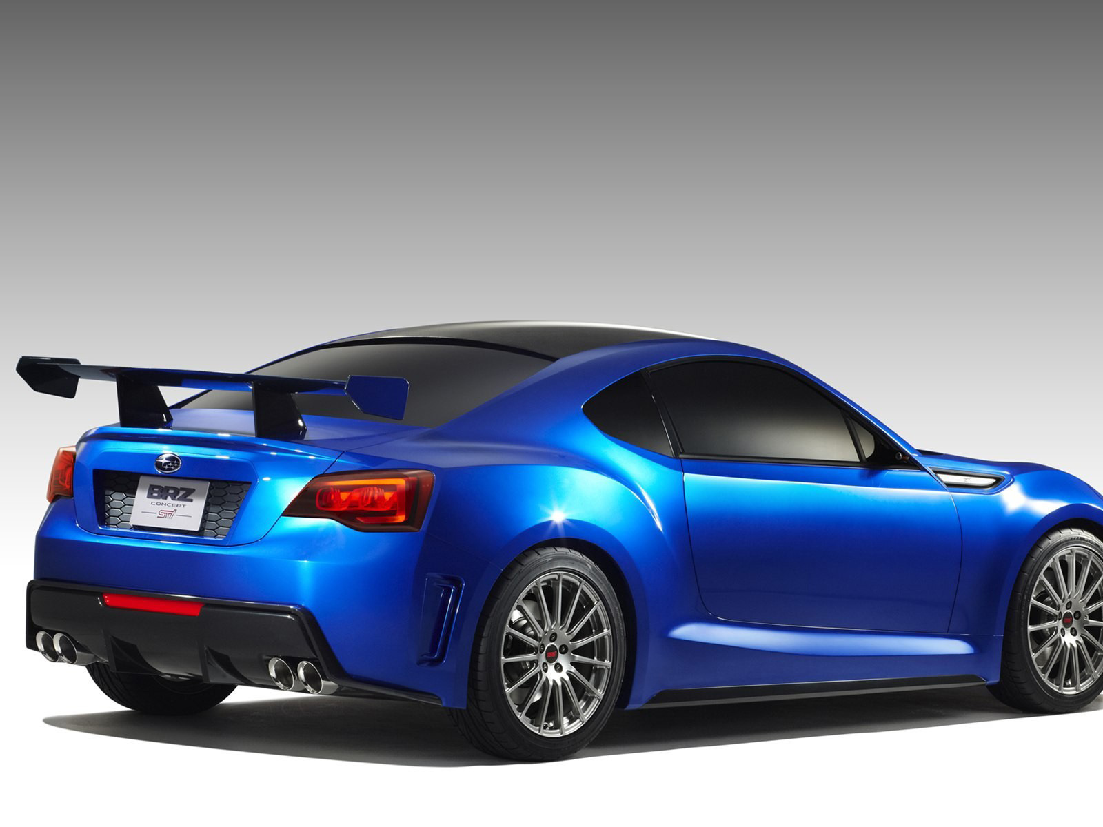 Красивый автомобиль Subaru BRZ