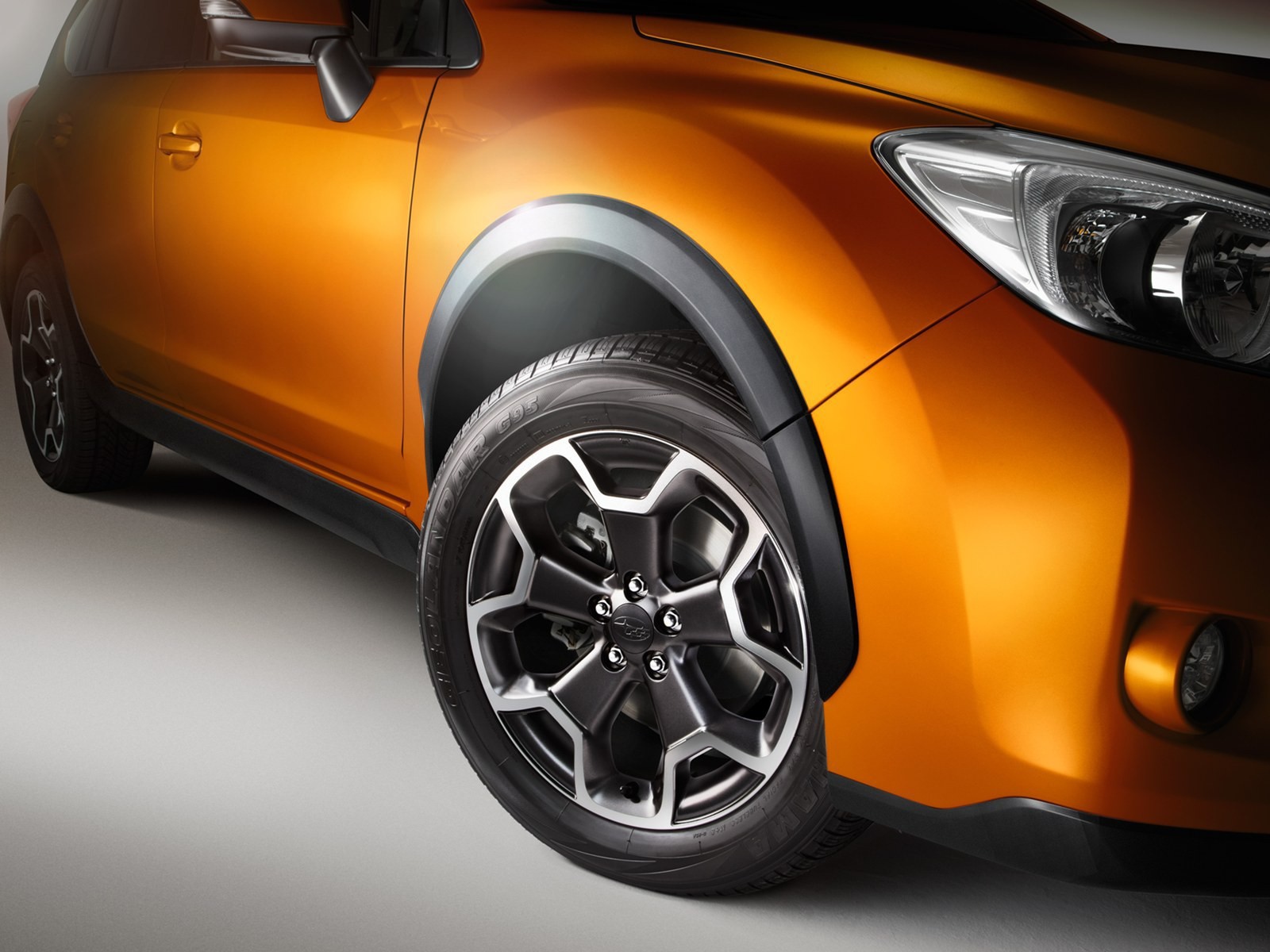 Красивый автомобиль Subaru XV в Москве