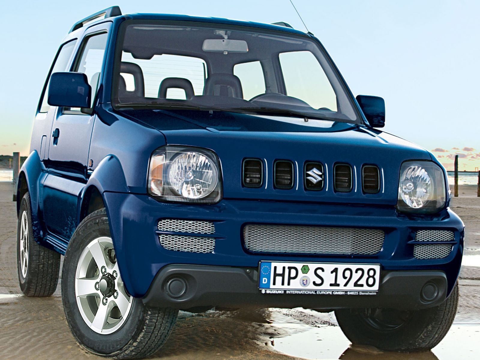  Красивый автомобиль Suzuki Jimny