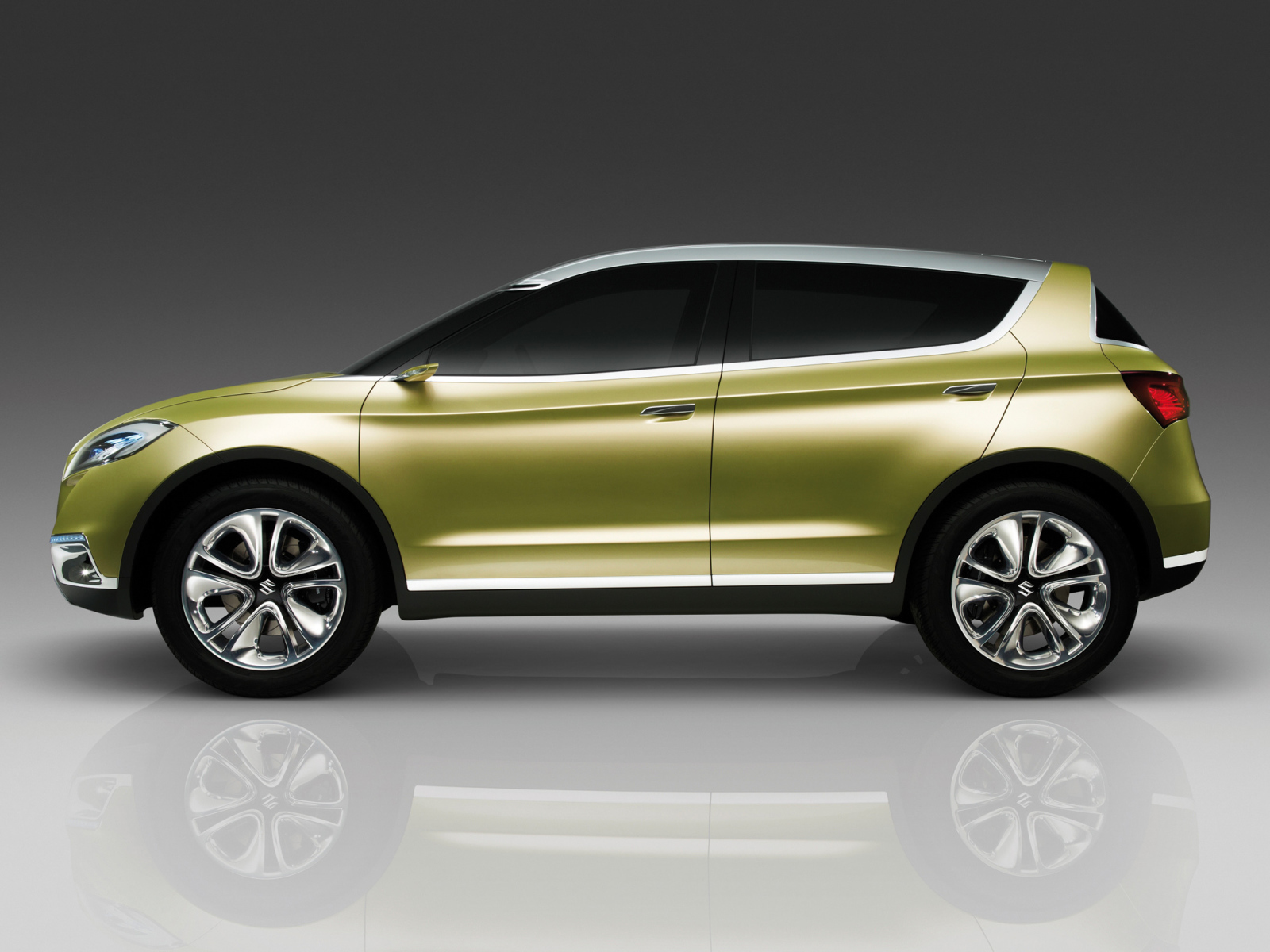 Надежный автомобиль Suzuki S-Cross 2014