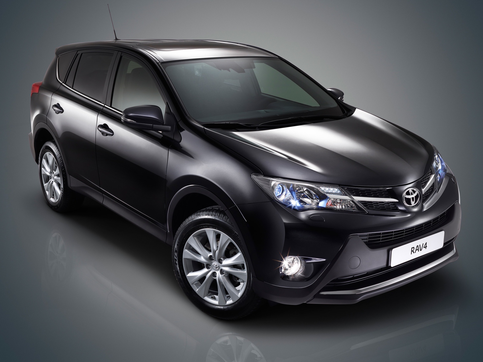 Красивый автомобиль Toyota RAV4