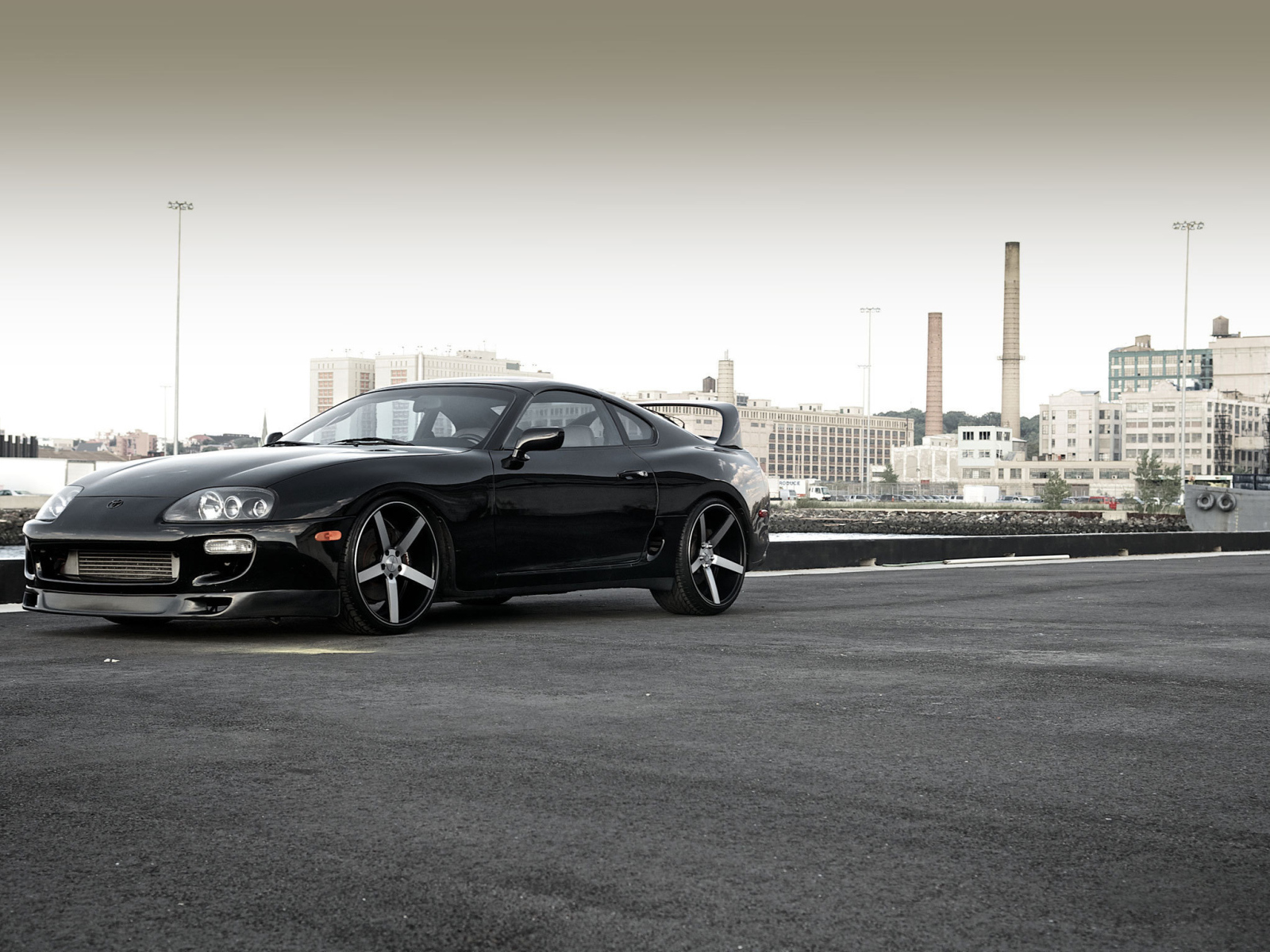 Черная Тойота супра