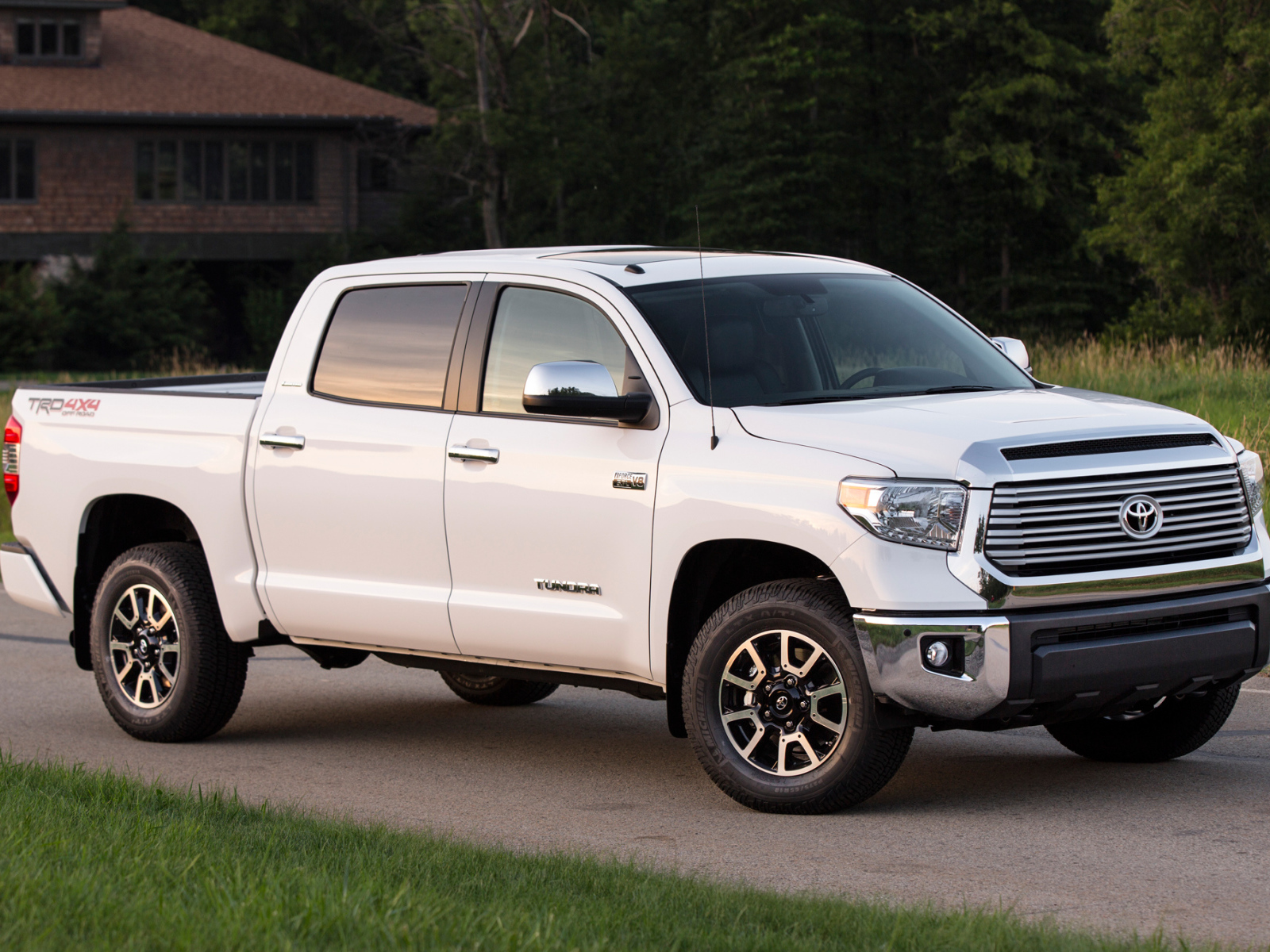 Новая машина Toyota Tundra 2014