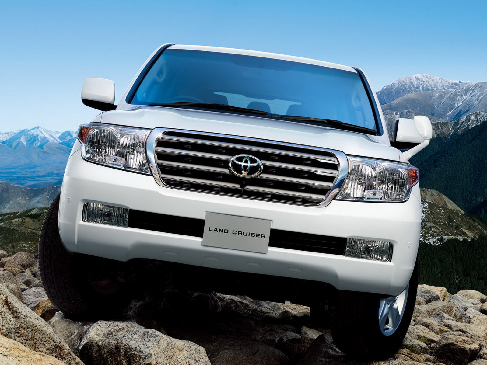 Новый автомобиль Toyota Land Cruiser 200