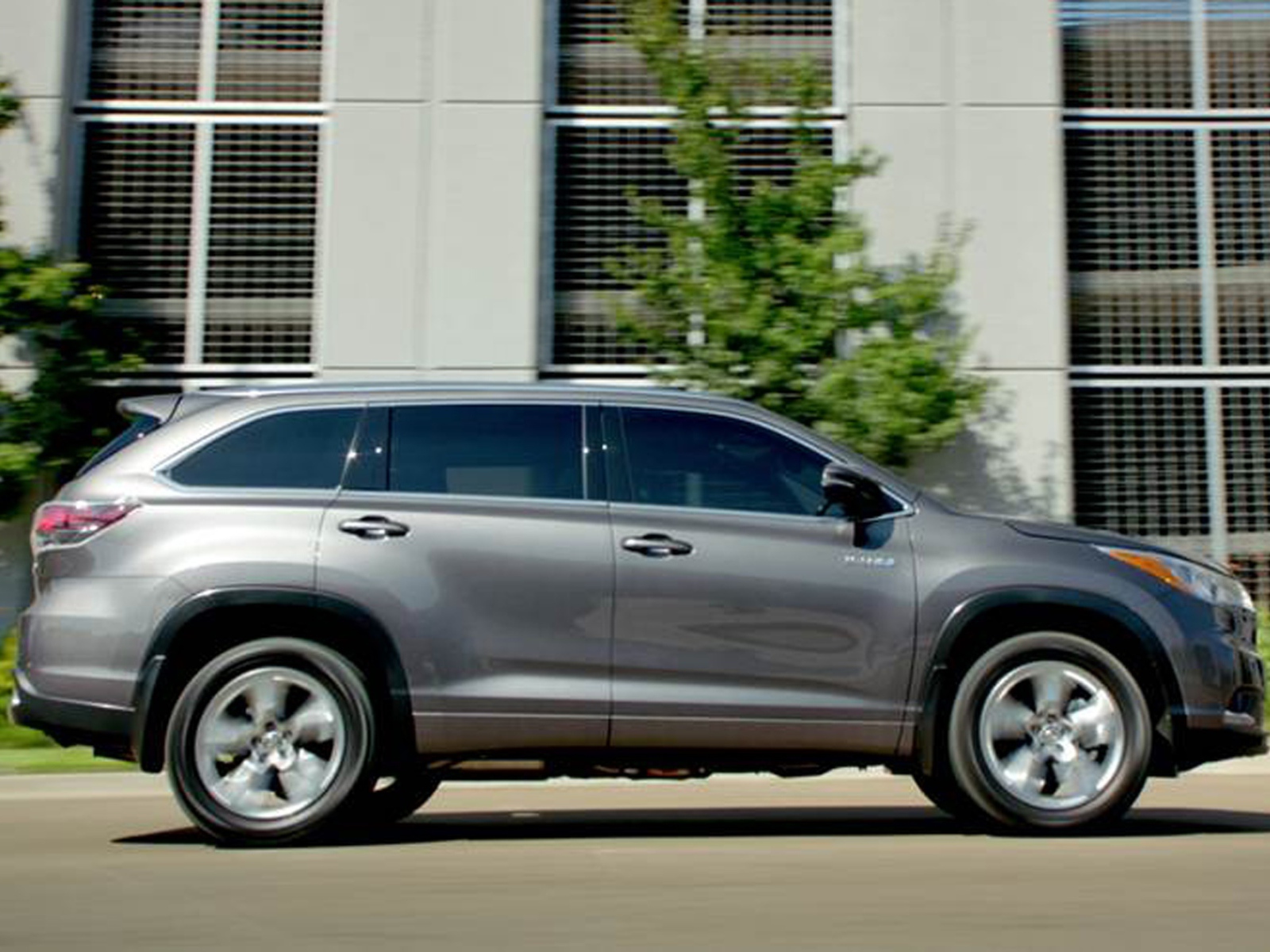 Надежный автомобиль Toyota Highlander 2014