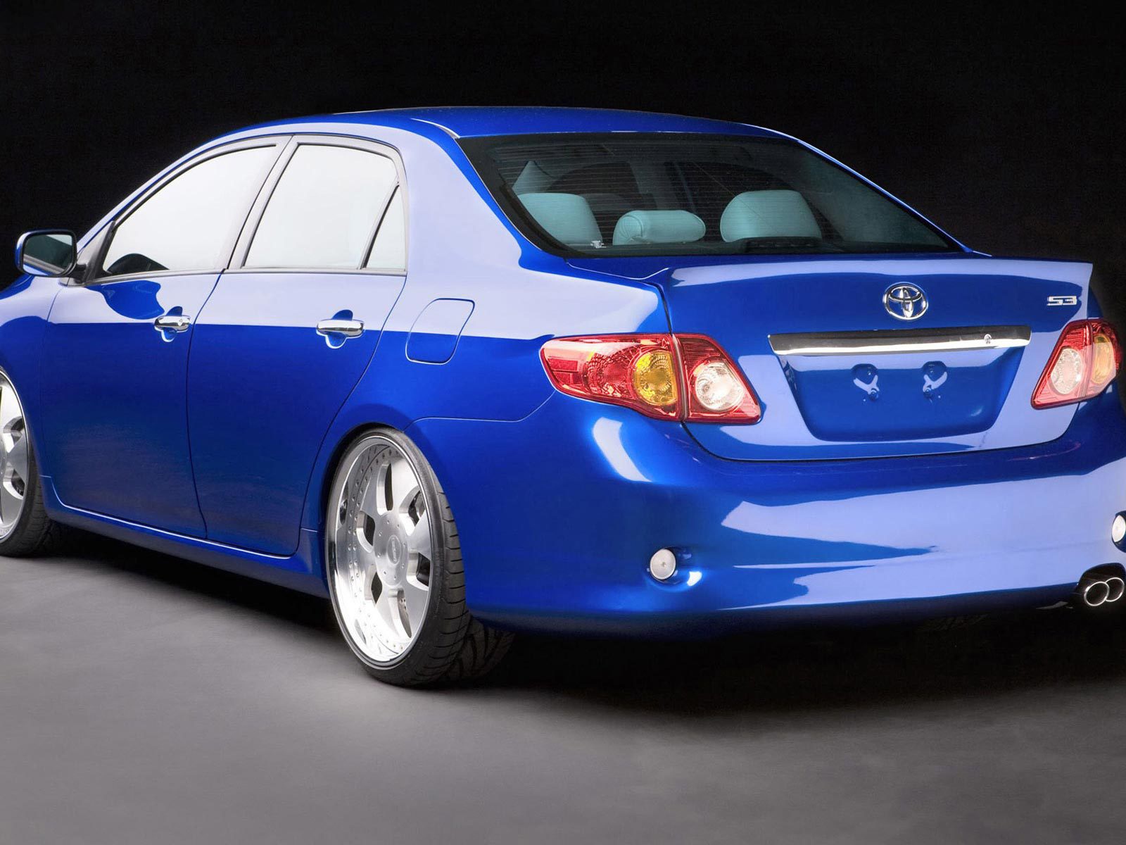 Тест драйв автомобиля Toyota Corolla