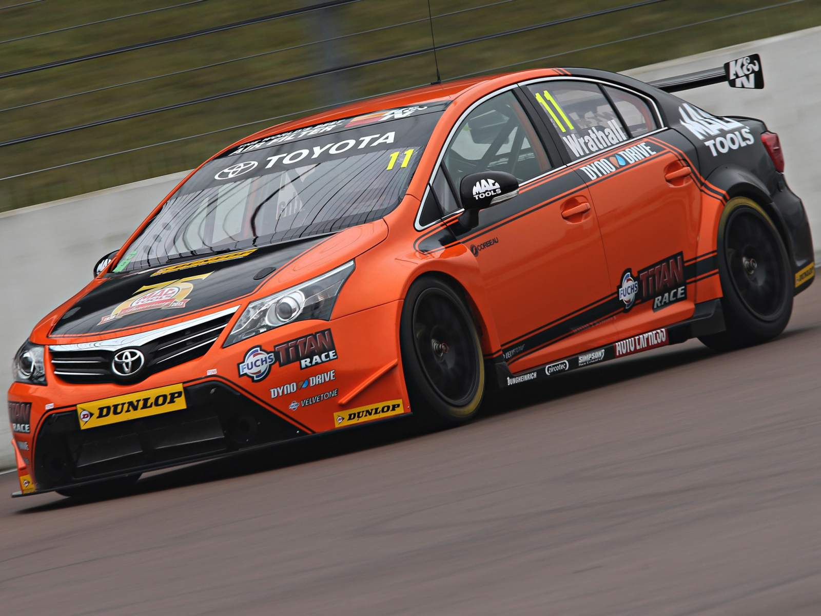 Новая машина Toyota Avensis 2013