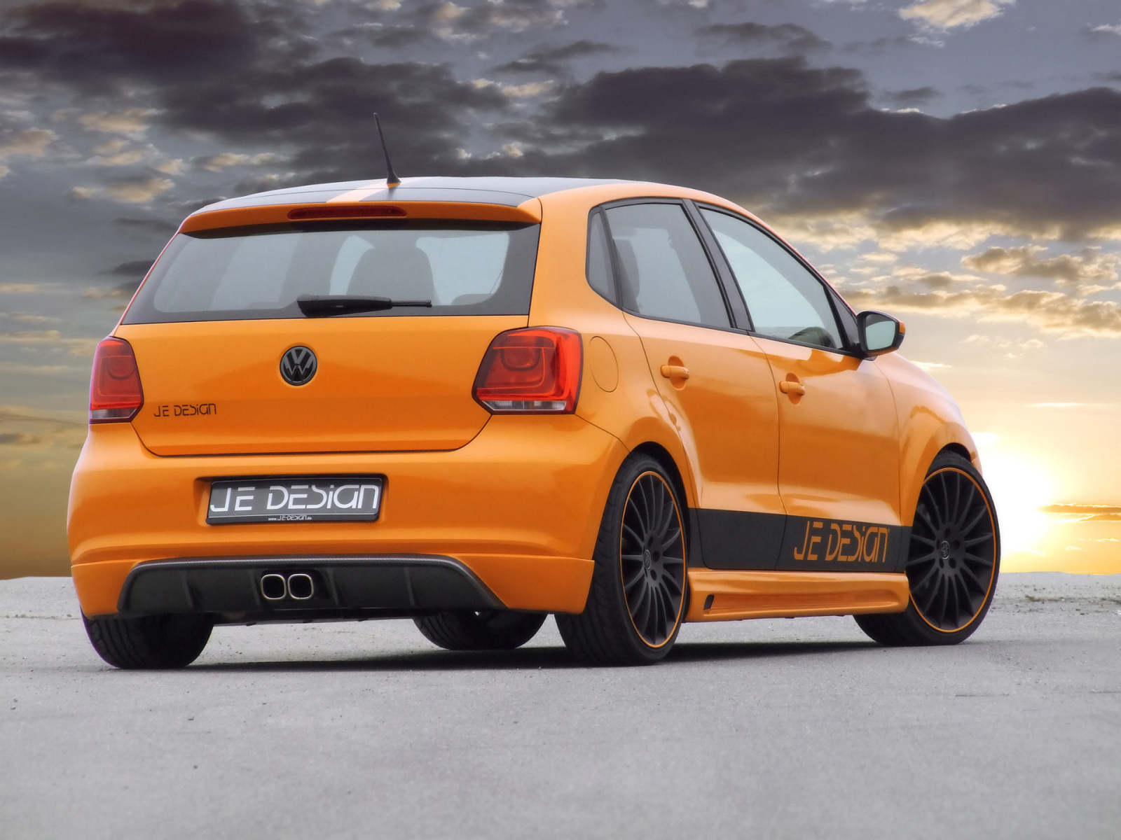 Красивый автомобиль Volkswagen Polo