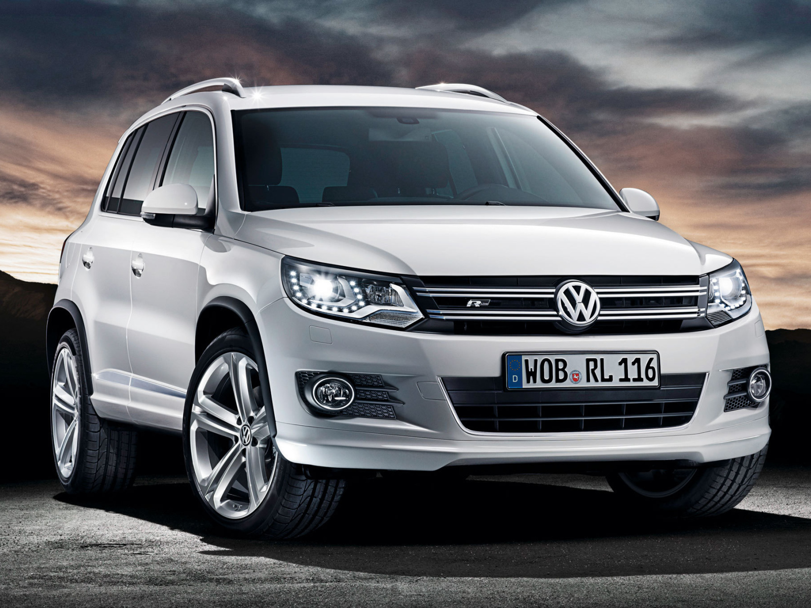 Красивый автомобиль Volkswagen  Taigun 2014 в Москве