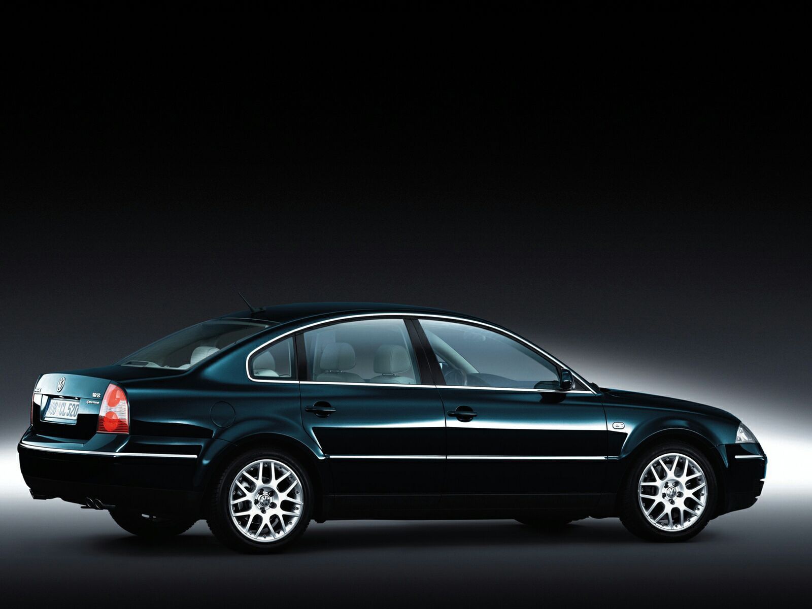 Автомобиль марки Volkswagen модели Passat