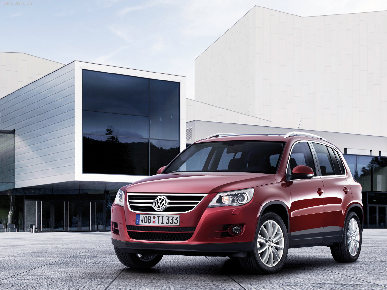 Автомобиль марки Volkswagen модели Tiguan