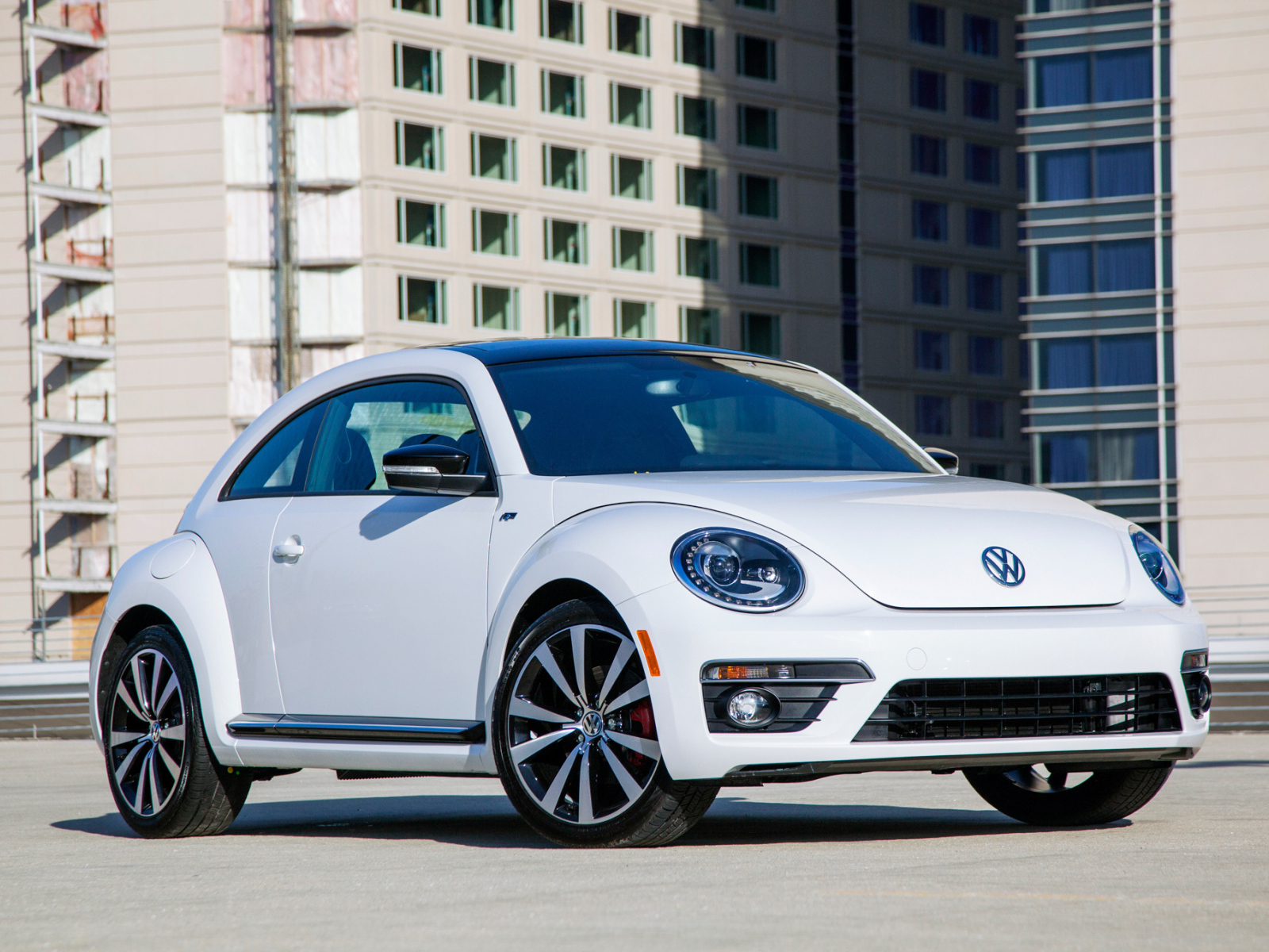 Автомобиль марки Volkswagen Beetle 2014