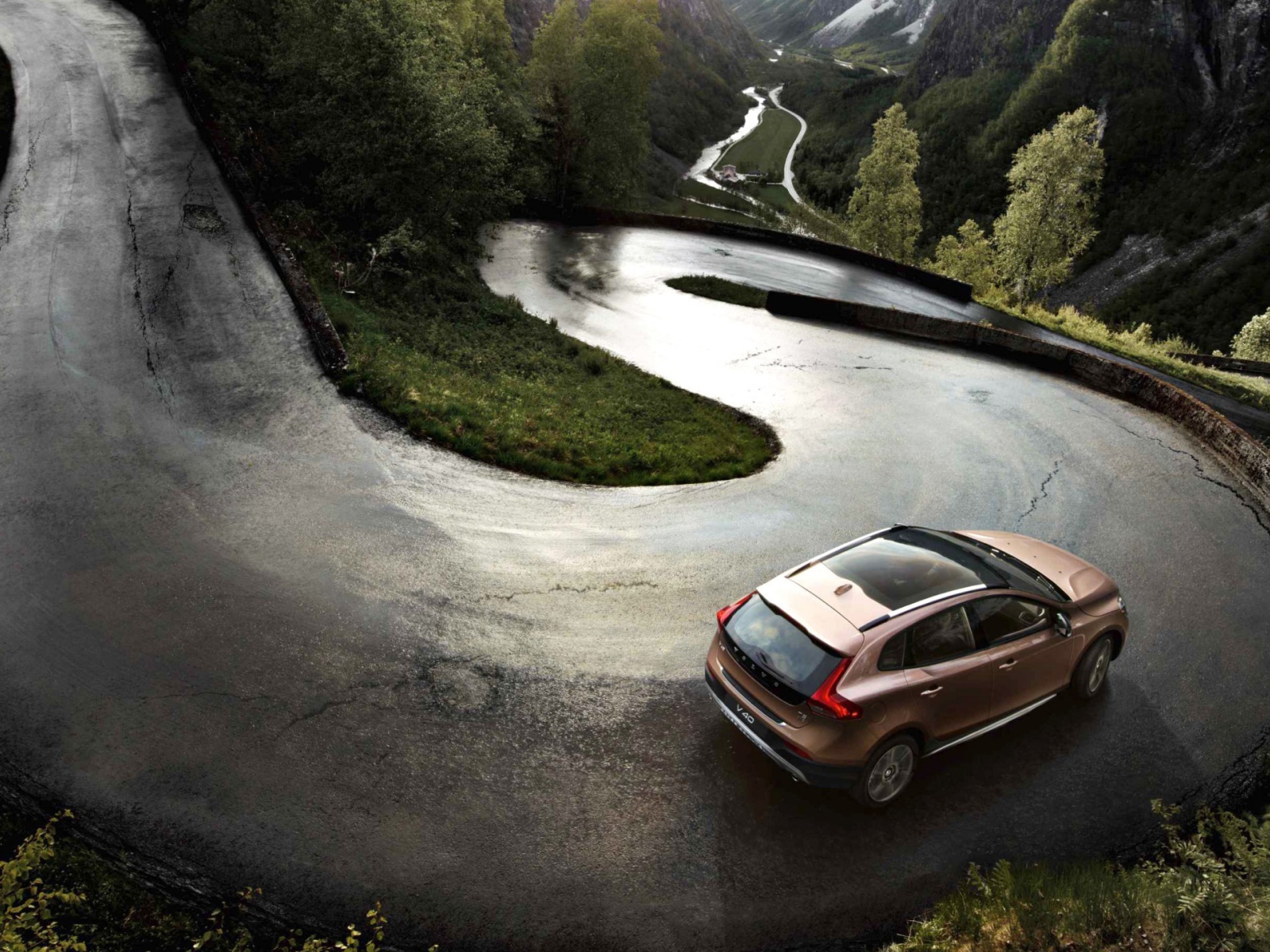  Надежная машина Volvo v40 Cross country