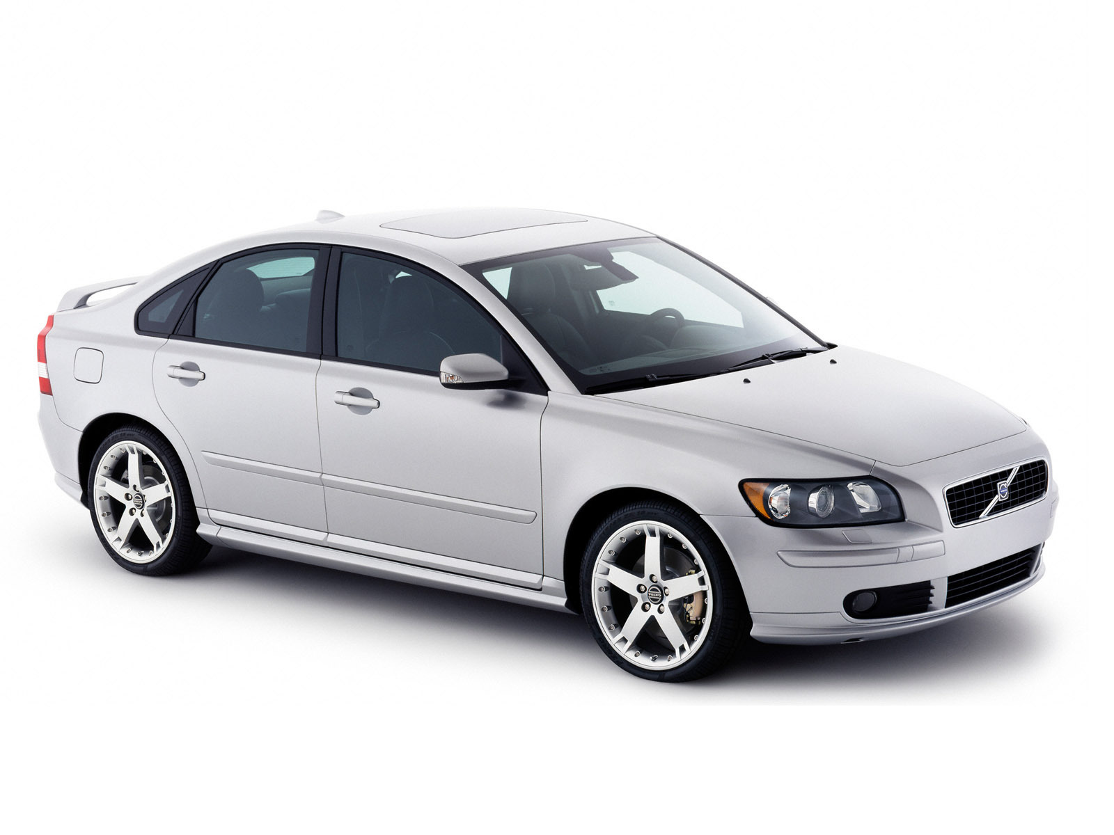 Новая машина Volvo s40
