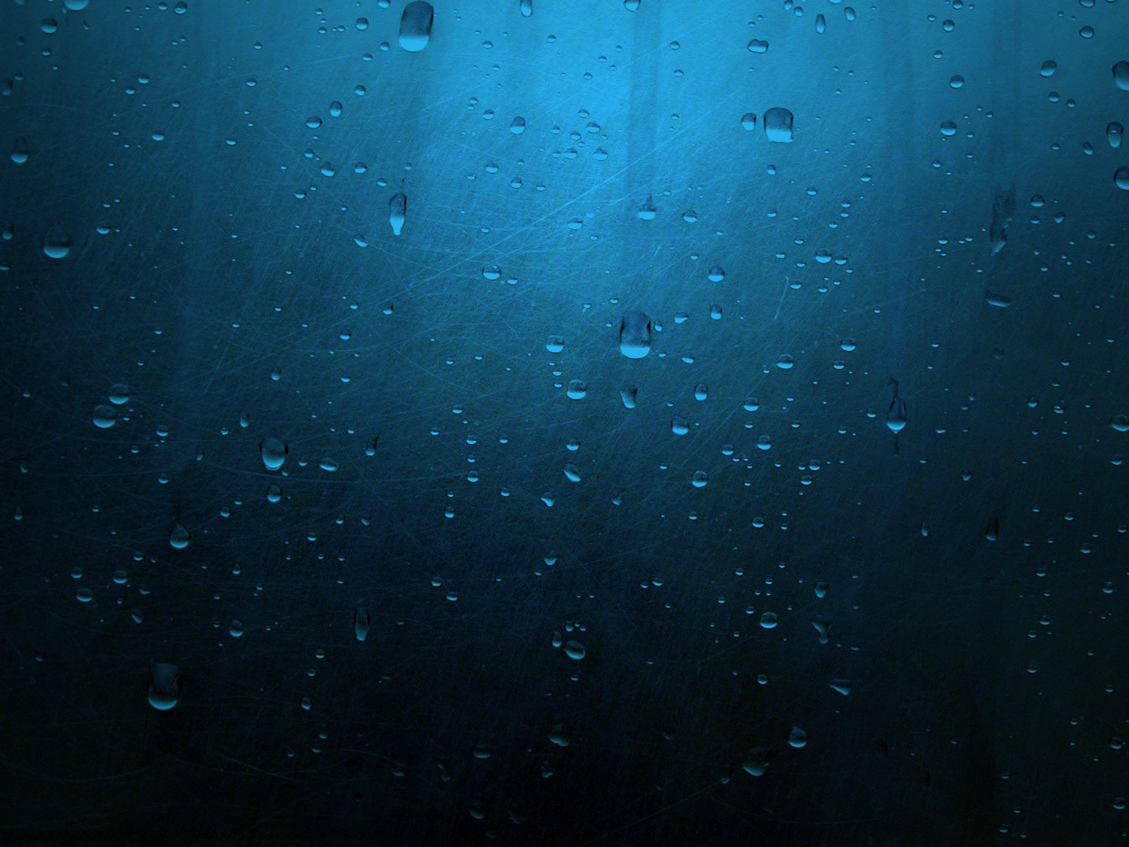Капли на синем стекле