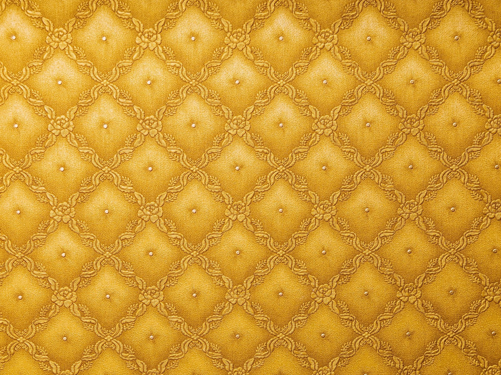 Желтый гобелен