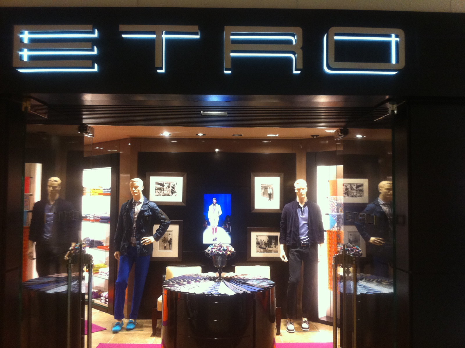 Бутик одежды Etro