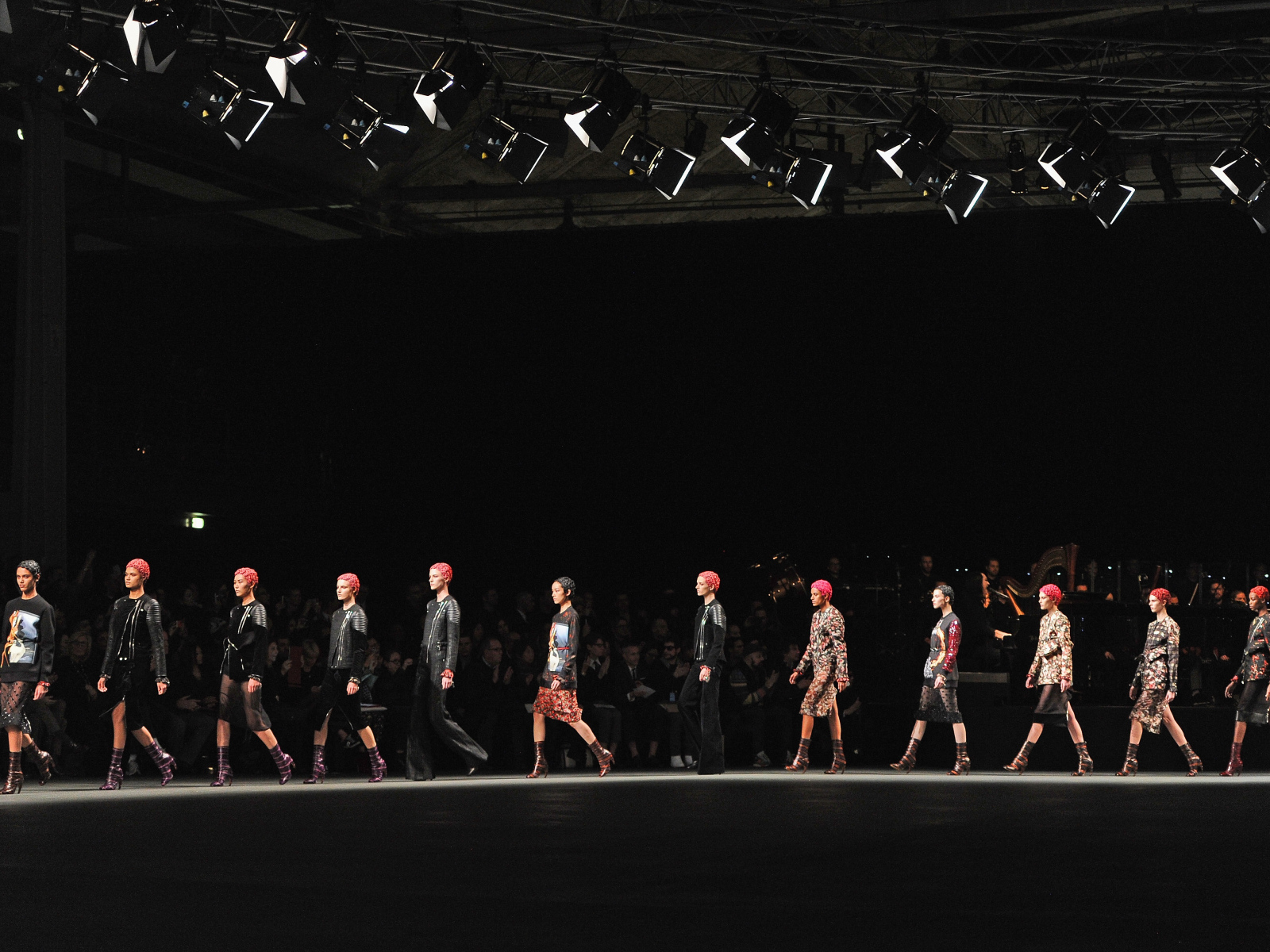 Показ мод Givenchy