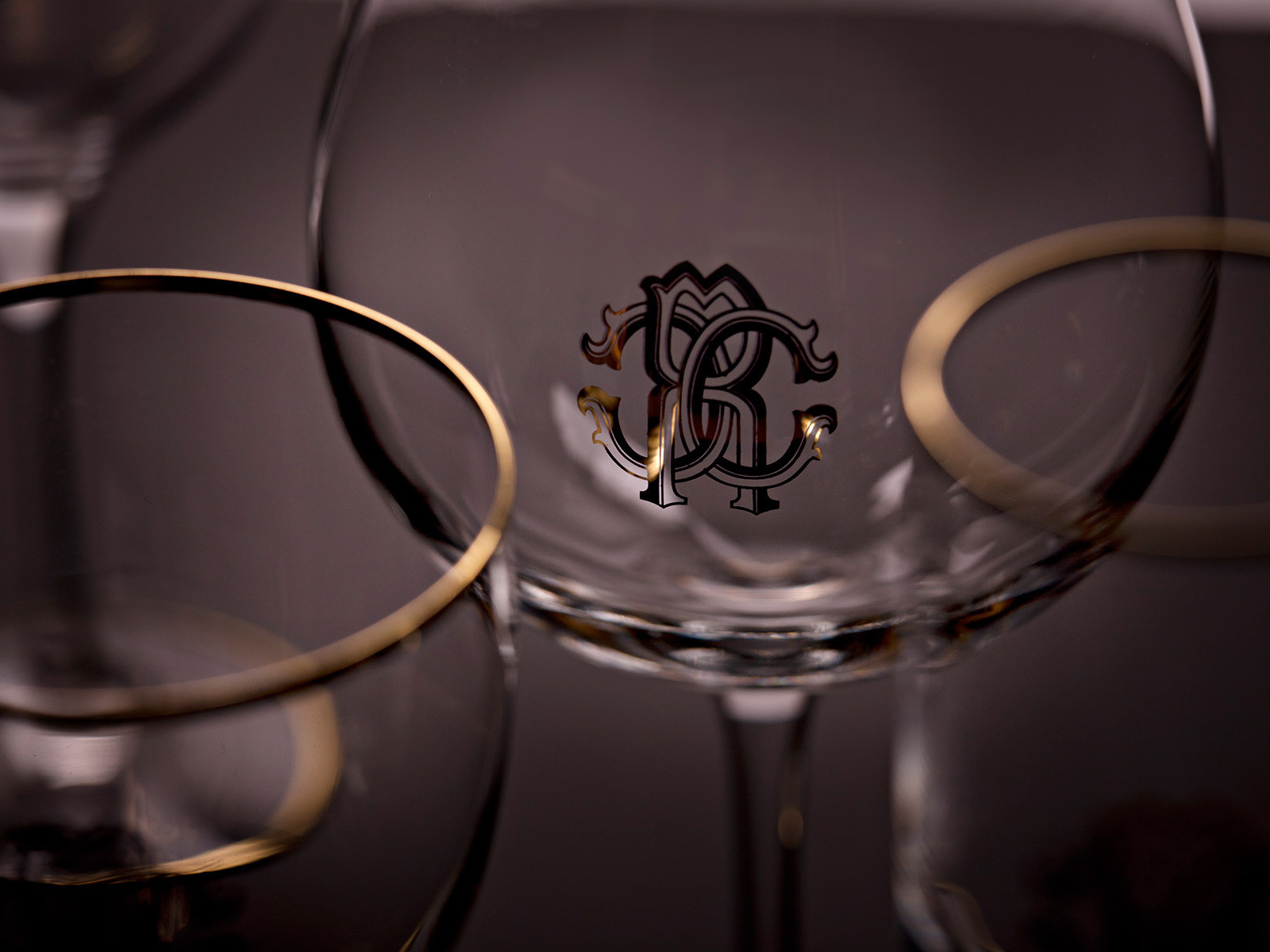 Монограмма на бокале Roberto Cavalli