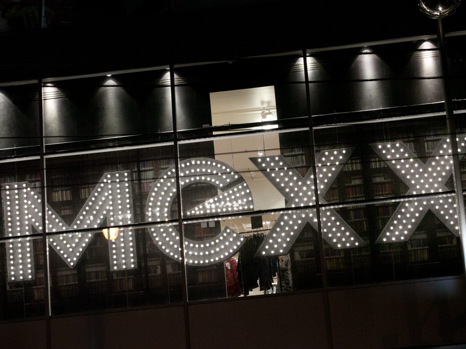 Известный бренд одежды MEXX