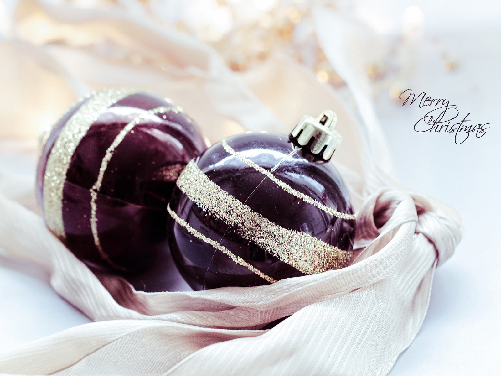 Шары с серебристым узором