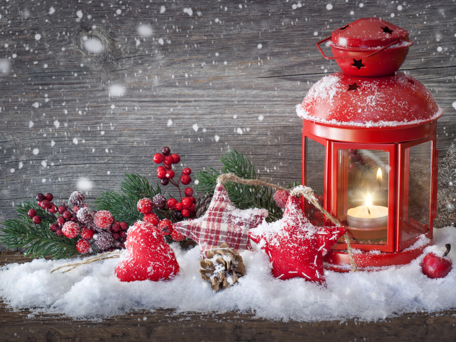 Фонарь и игрушки