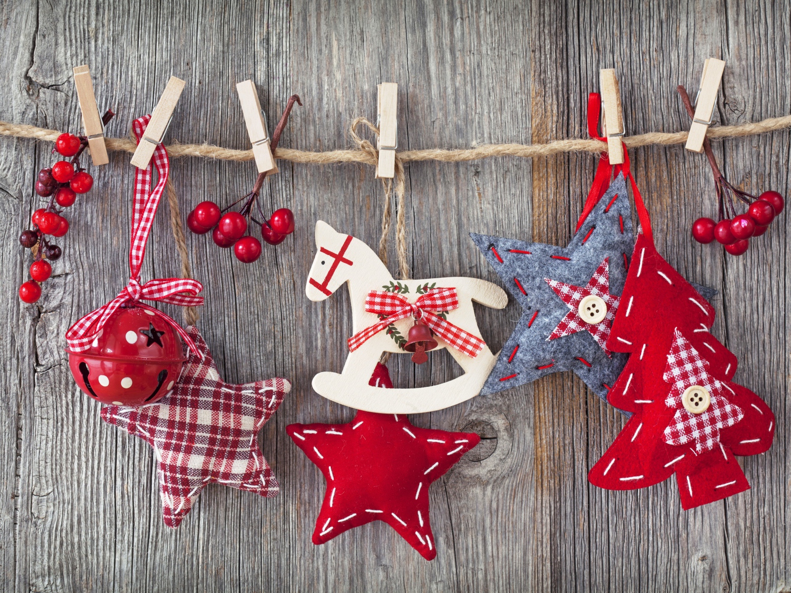 Игрушки на веревке