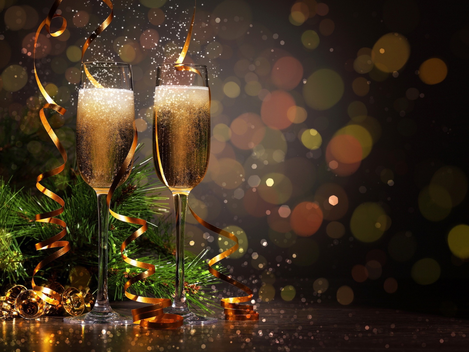 Два бокала с шампанским