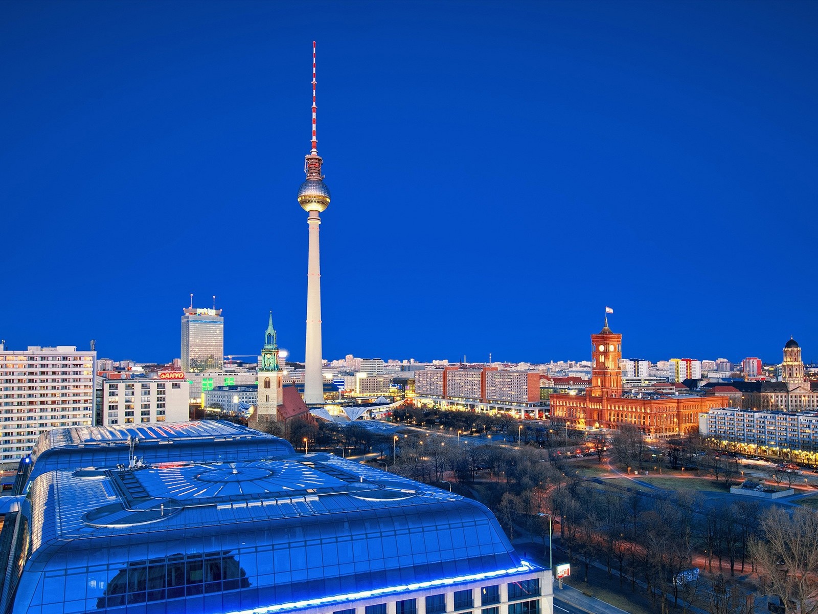 Городской пейзаж с телебашней