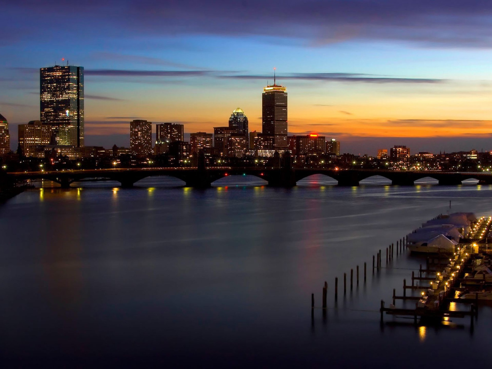 Город Бостон на закате