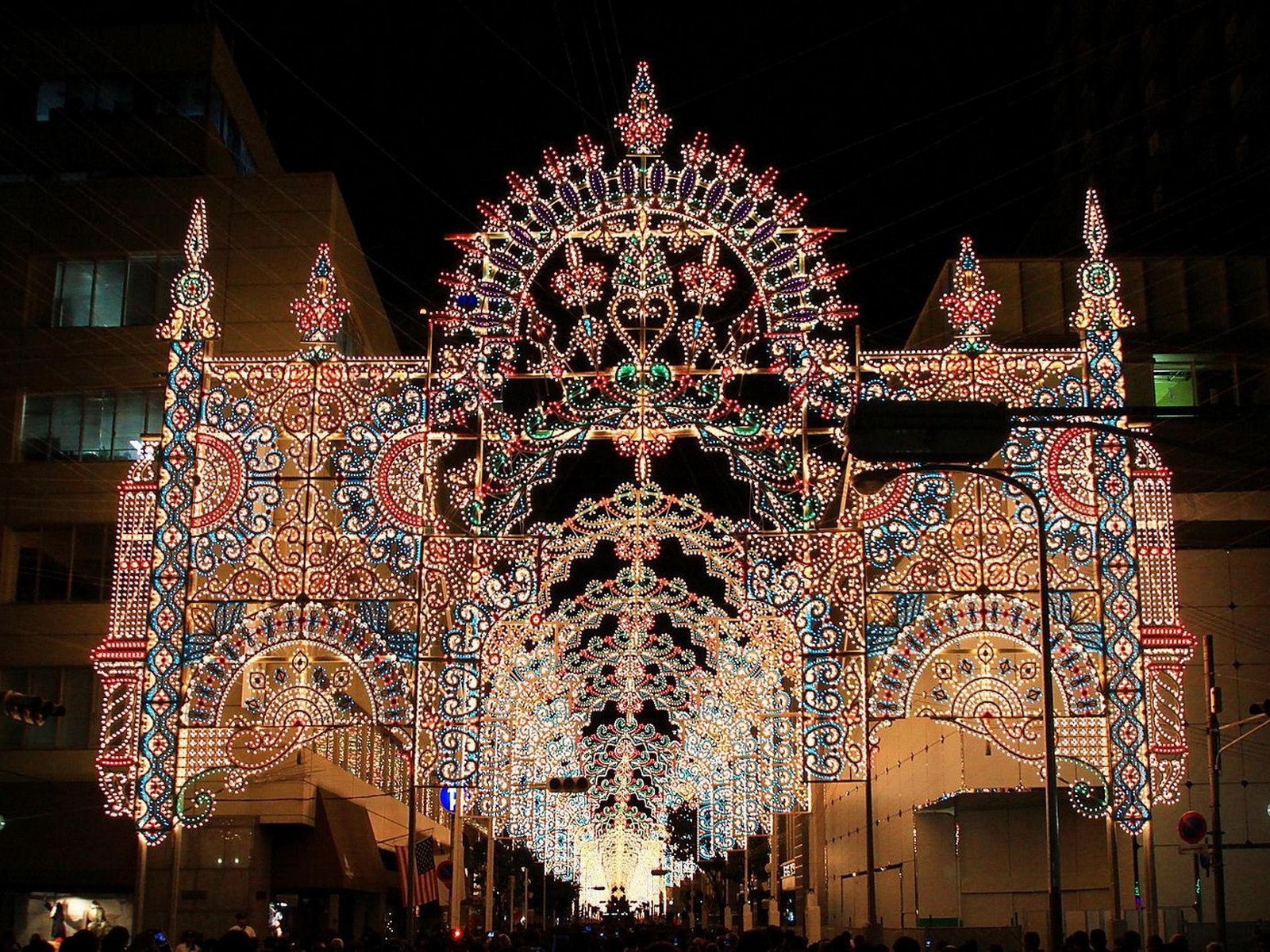 Освещение входа в костел