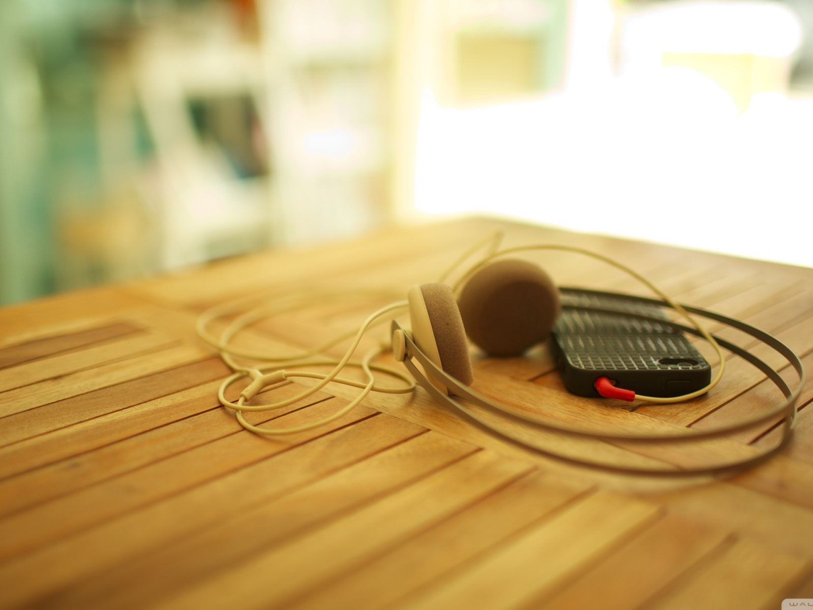 Айфоне с наушниками