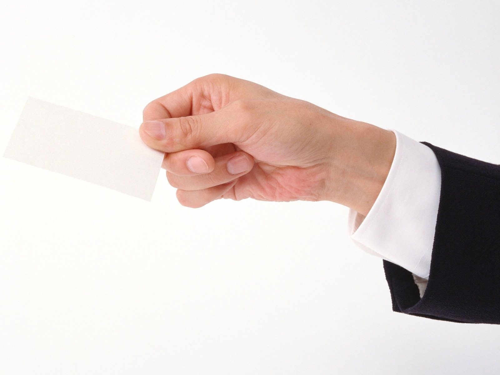 Листок бумаги в руке