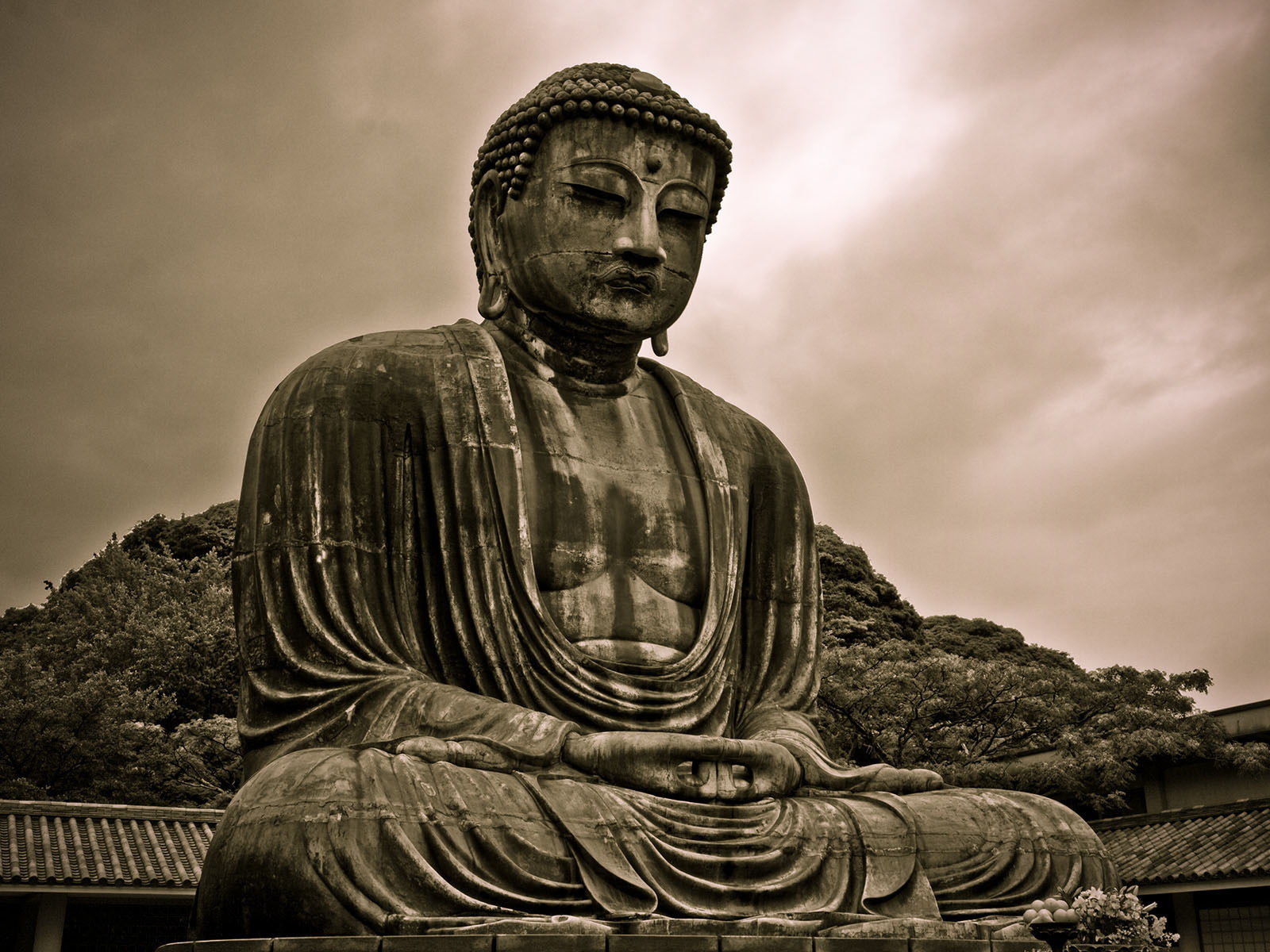 Старинная статуя Будды