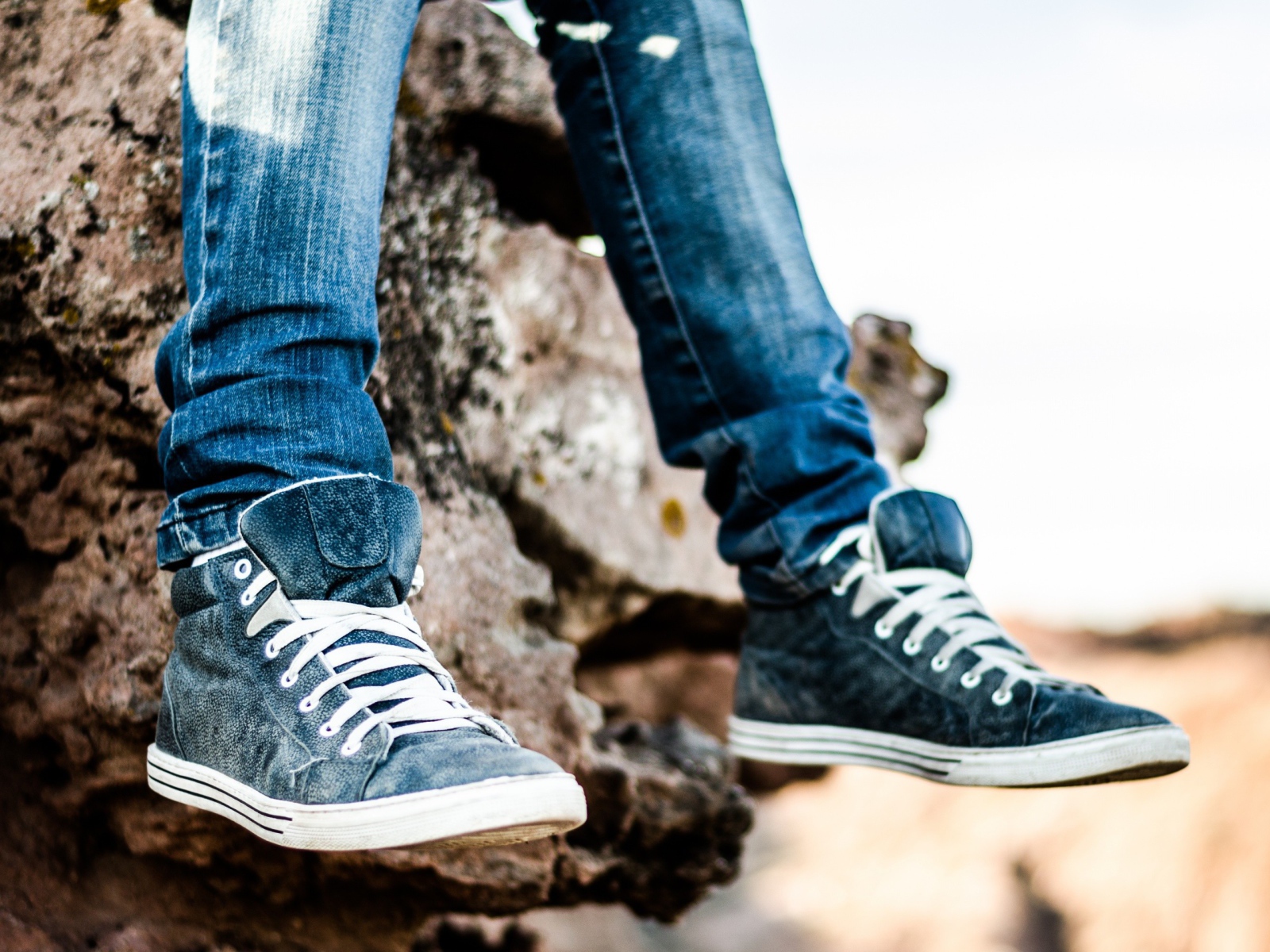 Ноги в кедах