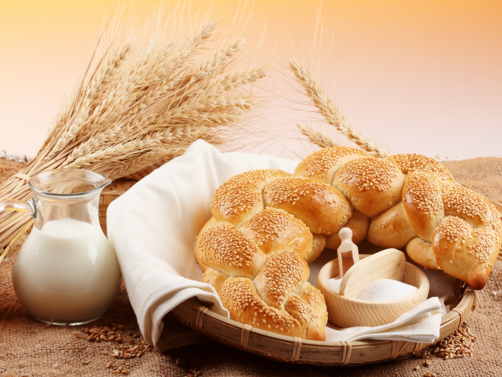 Калач с молоком