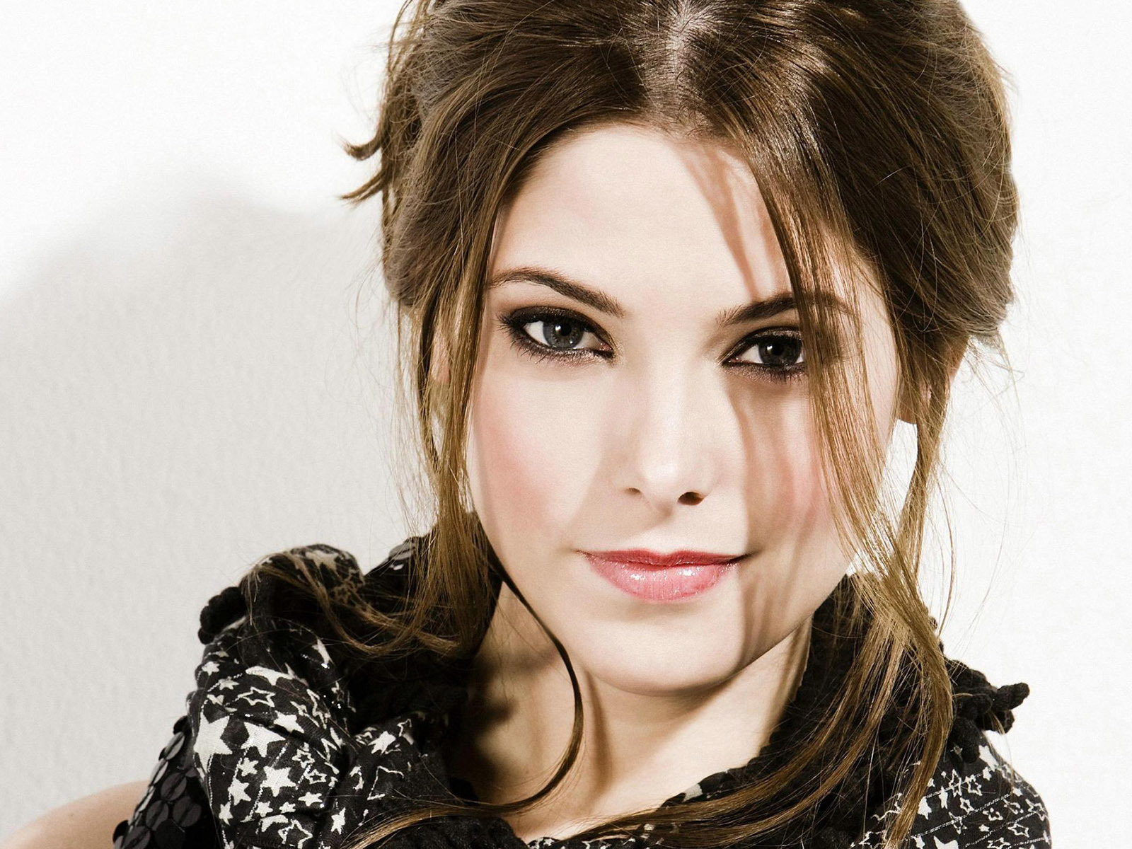 Красивая актриса Эшли Грин