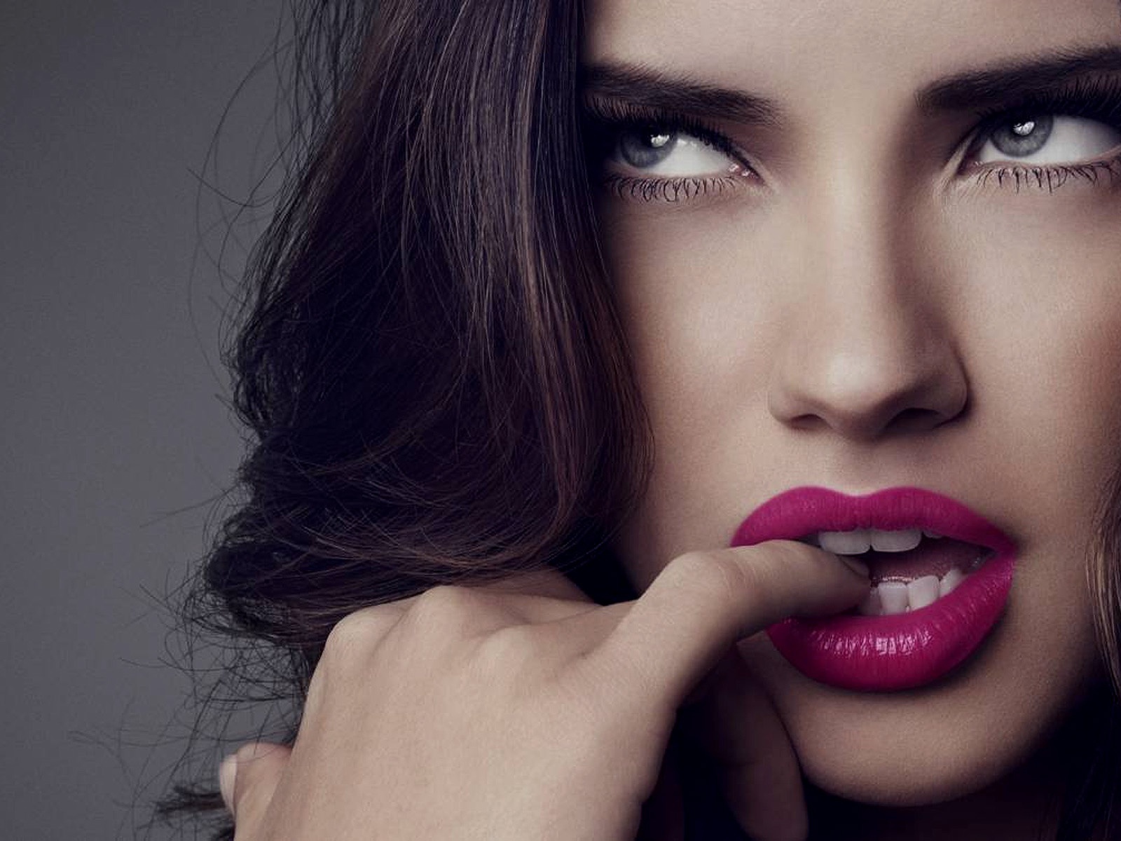 Знаменитая Адриана Лима