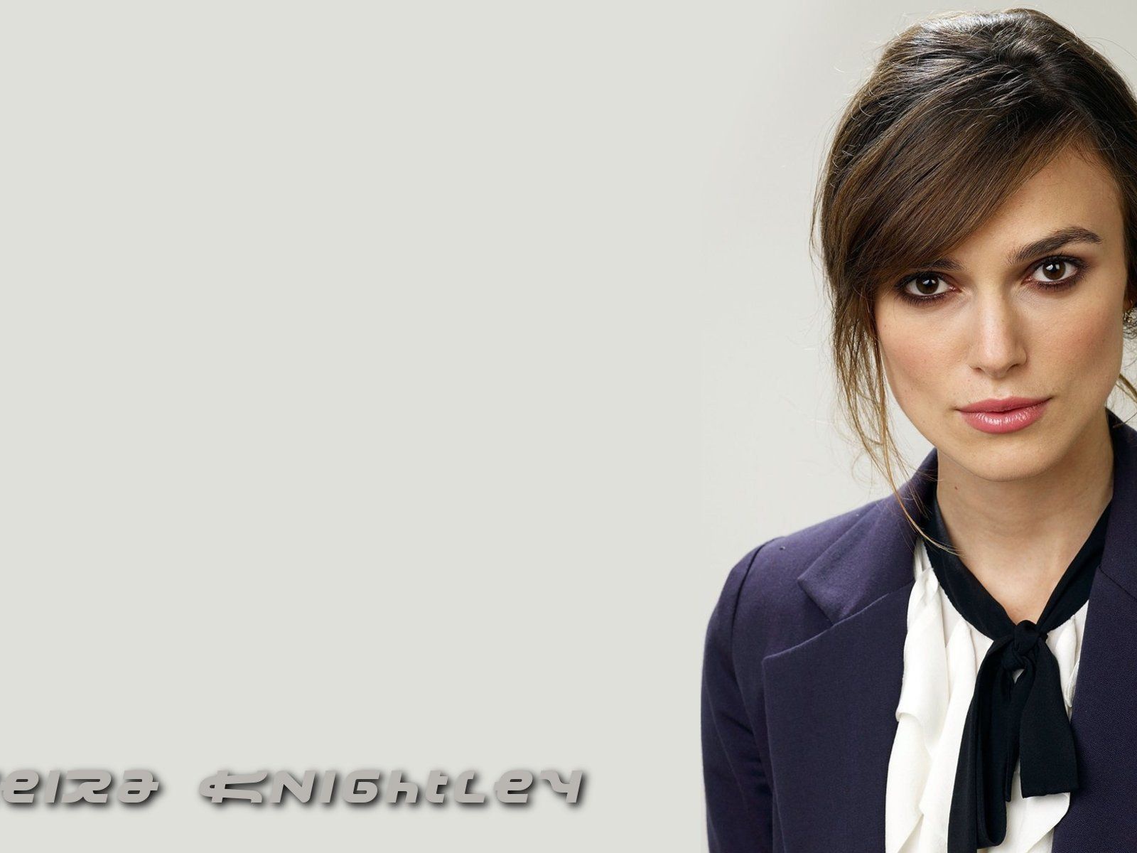 Кира Найтли в костюме