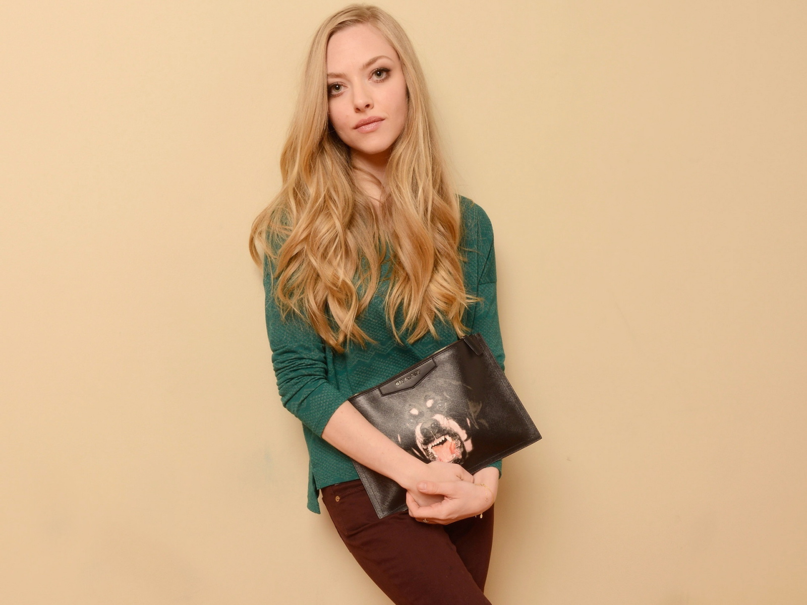 Популярная актриса Аманда Сайфред