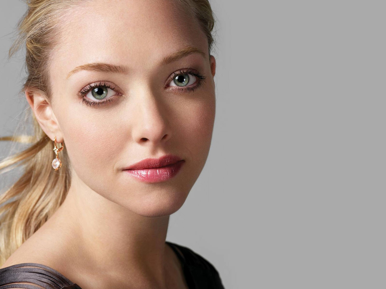 Прекрасная актриса Аманда Сайфред