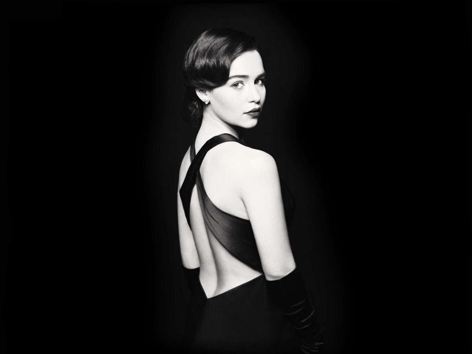 Очаровательная актриса Эмилия Кларк